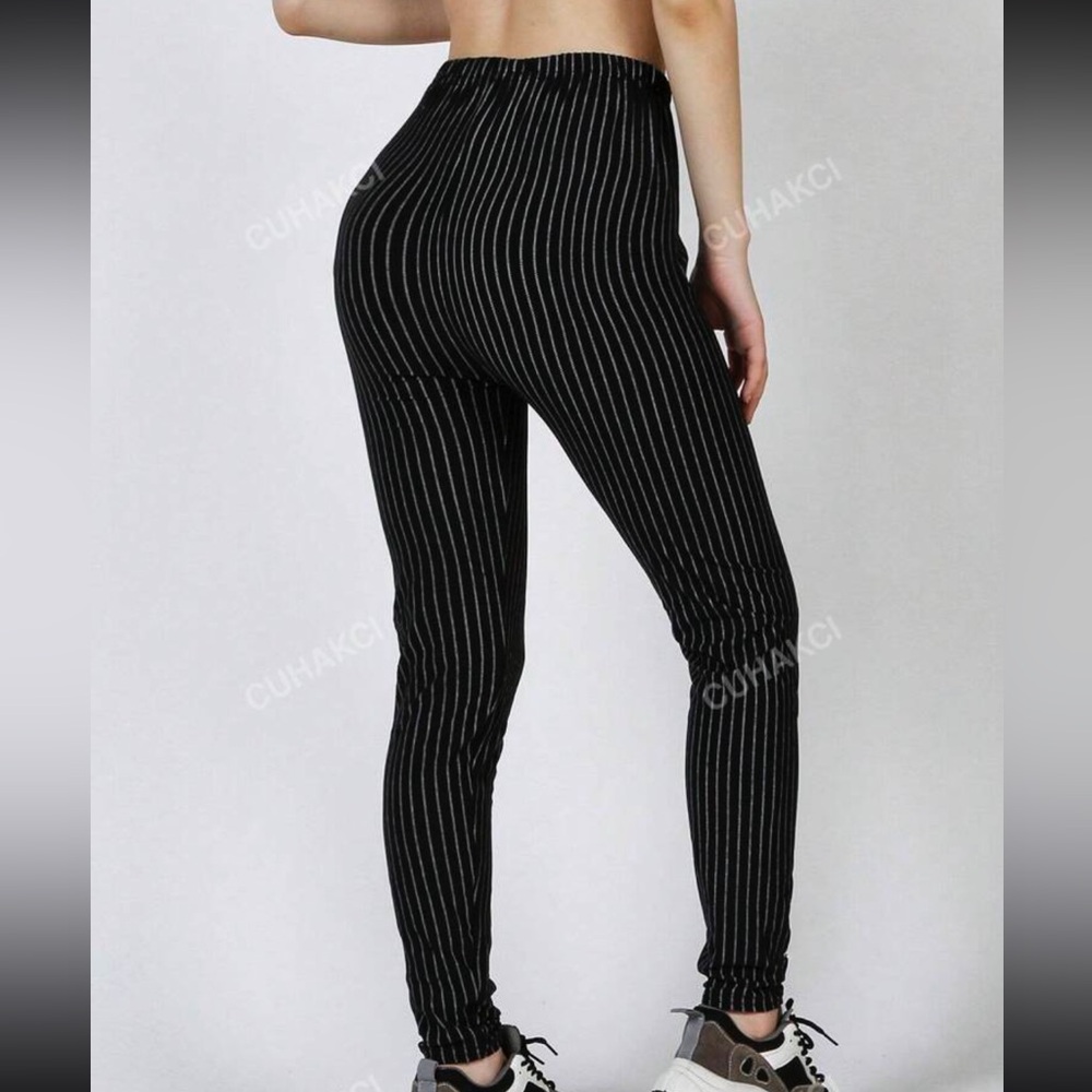 🖤 FREE 🖤 Shein - Womans High Rise Striped Leggings